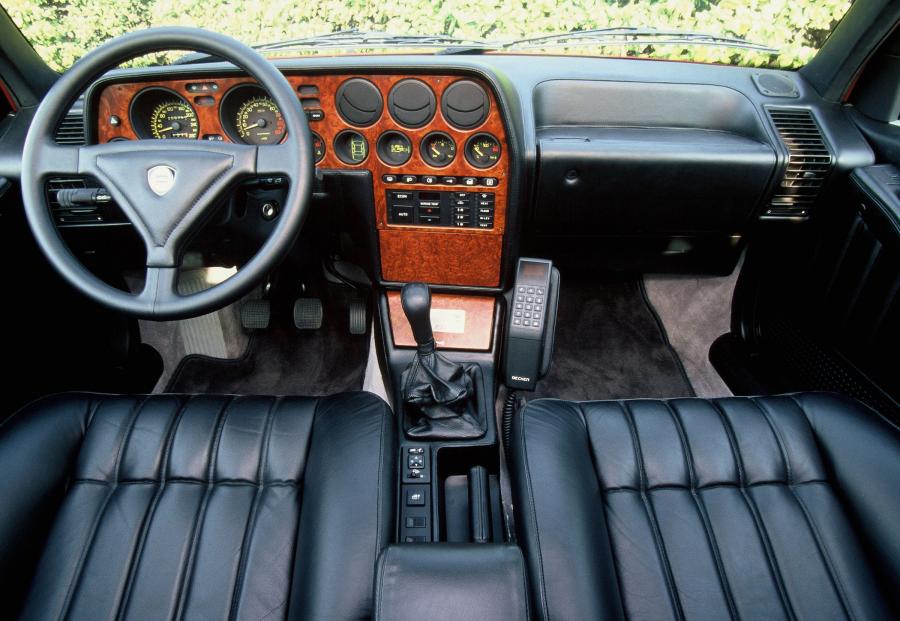  Lancia Thema 1984 года  (фото 2 из 26)